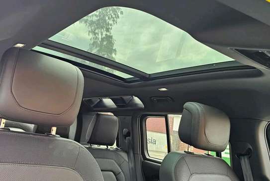 Land Rover Defender image 10