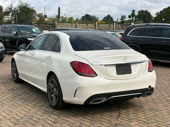 Mercedes benz C200 newshape image 3