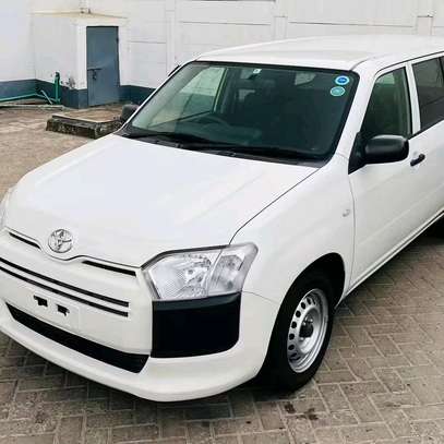 Toyota succeed image 5