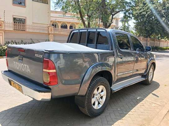 TOYOTA HILUX DOUBLE CAB MANUAL LOCALLY ASSEMBLED 2014 MODEL. image 4
