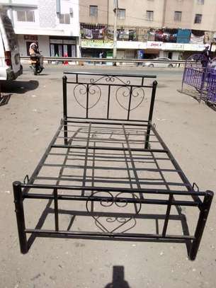 Simple metal bed image 3