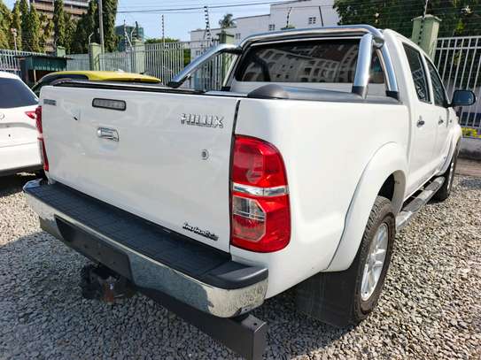 Toyota  Hilux invincible 2017 image 6