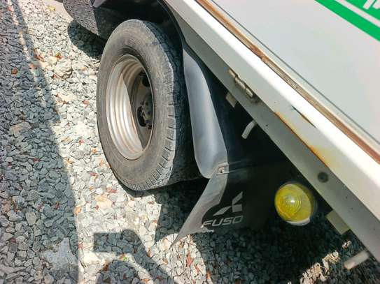 Mitsubishi  canter image 3