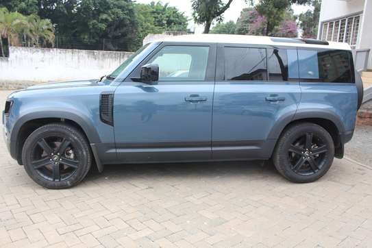 Landrover Defender 110 4WD Sunroof 2020 45,000 Kms image 4