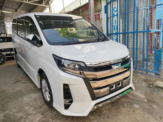 Toyota Noah hybrid white 2WD 2018 image 2