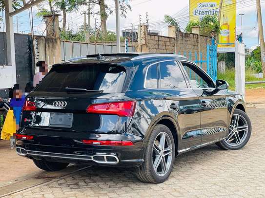 Audi SQ5 black combines 2018 model fully loaded. image 4