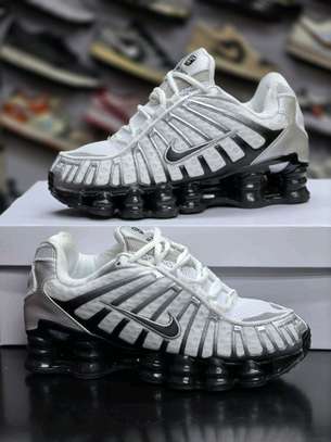 MEN FASHION SNEAKERS image 5