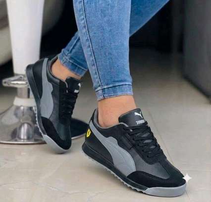Ladies sneakers image 3