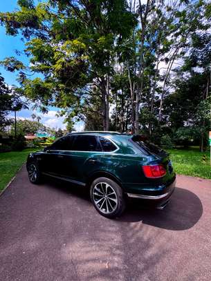 2019 Bentley bentayga image 9