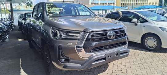 Toyota Hilux Double cabin Grey 2021 image 2