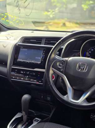 Honda fit hybrid 2018model image 2