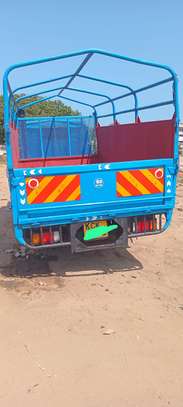 Isuzu elf image 3