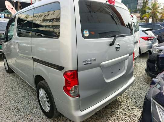 Nissan Nv200 silver Gl image 9