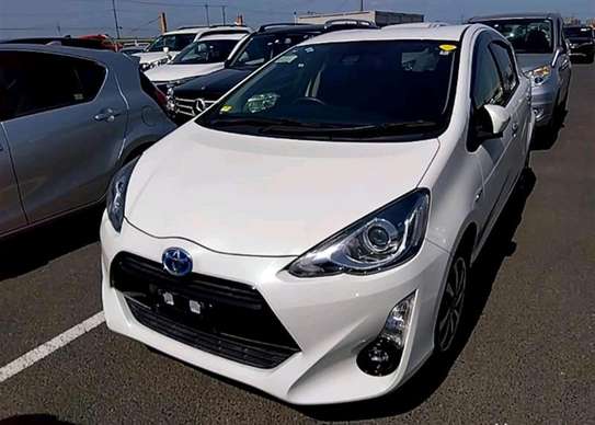 Toyota Aqua hybrid white colour 2016 model image 2