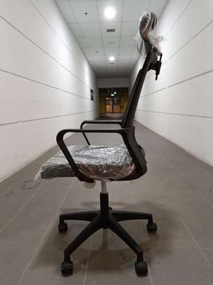 High-back orthopedic office seat image 4