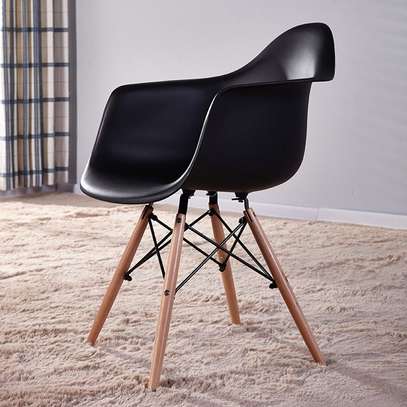 Plastic Bucket Eames Chair image 2