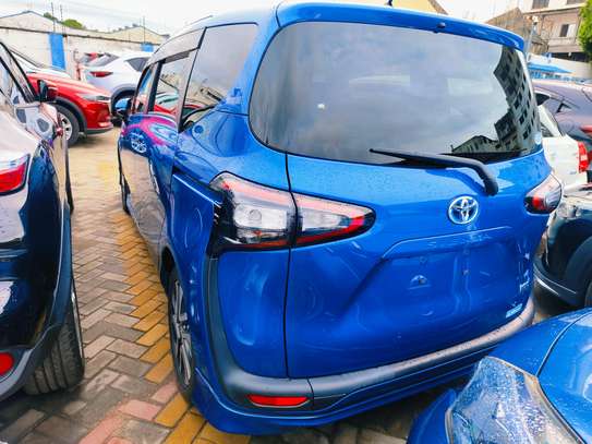 Toyota Sienta 2017 hybrid blue 2018 2wd image 2