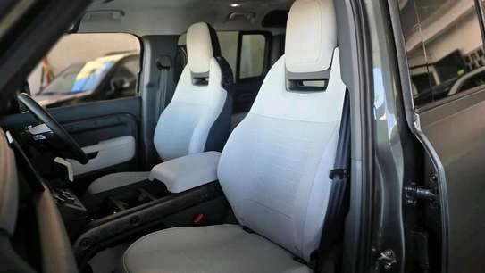 Land Rover defender 110 2025 Sunroof image 5