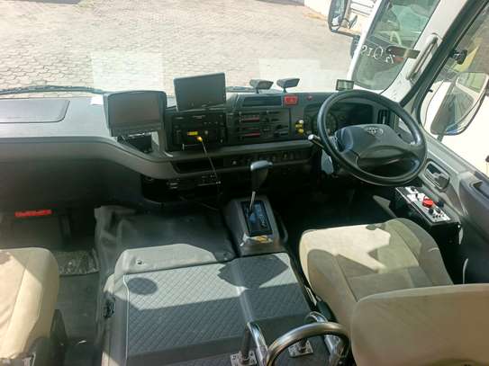 Toyota coaster 2019 image 12
