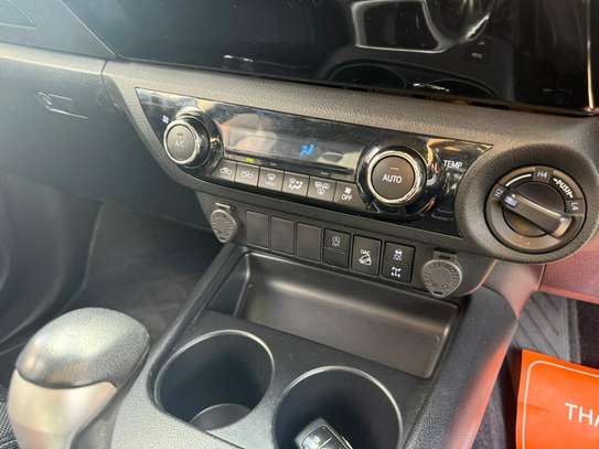 Toyota hilux 2021 image 10