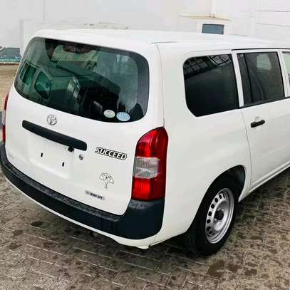 Toyota succeed image 3