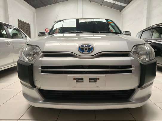 Toyota succeed TXG hybrid image 5