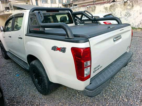 ISUZU D max image 4
