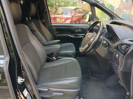 Toyota Noah WXB image 6