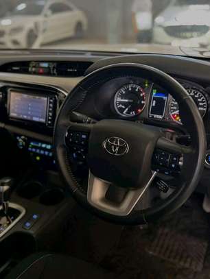 Toyota Hilux image 3