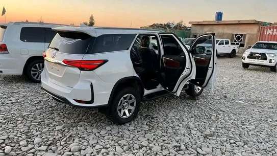 Toyota Fortuner White 2018 4x4 image 11