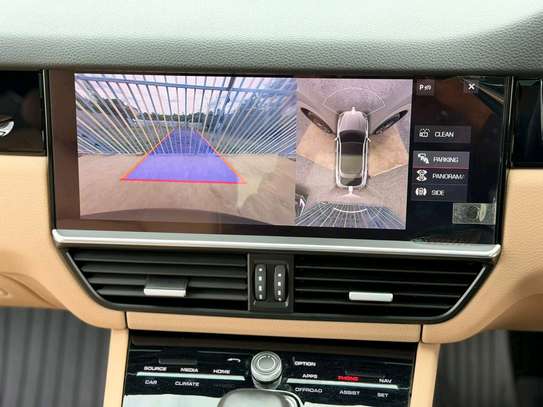 2020 Porsche Cayenne coupe image 8