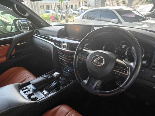 Lexus 570 image 8