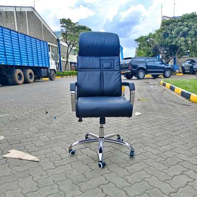 Executive chair image 3