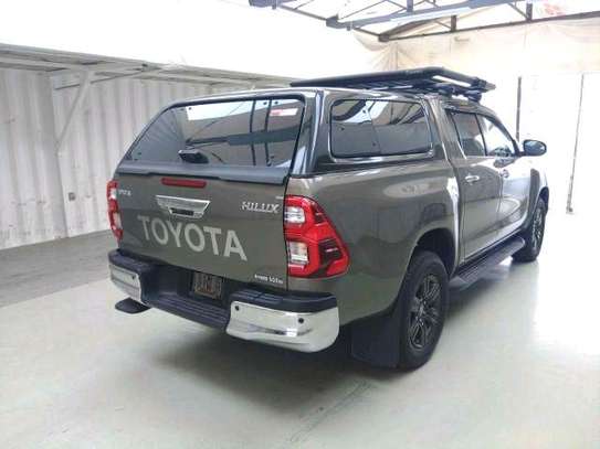 Toyota hilux double cub image 3