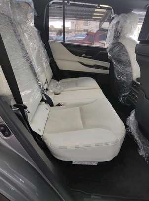 Lexus Lx600 SPORT Grey 2023 image 10