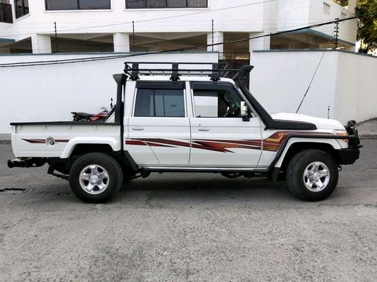 TOYOTA LAND CRUISER,V8, 79 SERIES( WE ACCEPT HIRE PURCHASE) image 4