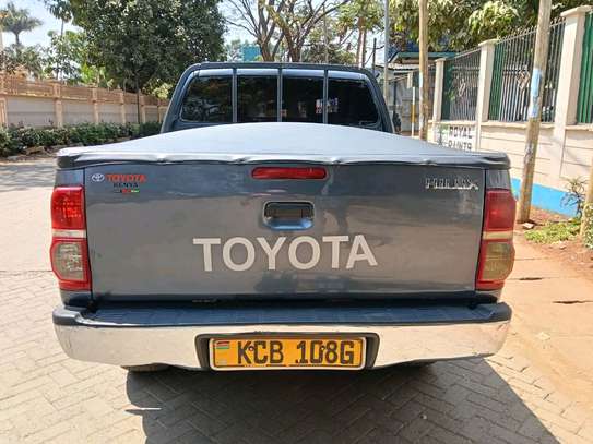 TOYOTA HILUX DOUBLE CAB MANUAL LOCALLY ASSEMBLED 2014 MODEL. image 9