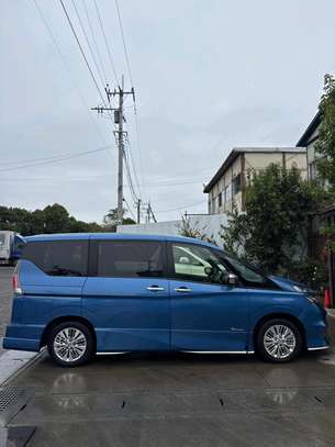 Nissan Serena s-hybrid image 8