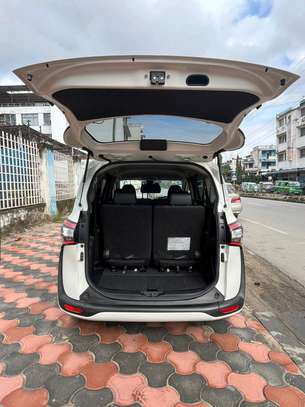 Toyota sienta hybrid image 7