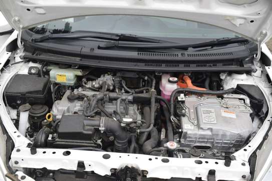 Toyota Aqua white color fully loaded 2017 image 5
