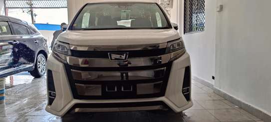 Toyota Noah WxB White 2018 2wd image 2