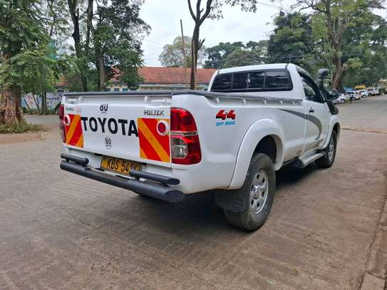 TOYOTA HILUX SINGLE CAB LOCALLY ASSEMBLED 4WD OPTIONAL 2013 image 2