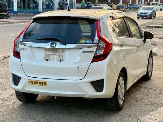 Honda fit hybrid image 6