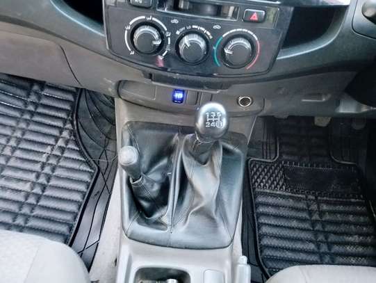 TOYOTA HILUX DOUBLE CAB MANUAL LOCALLY ASSEMBLED image 10