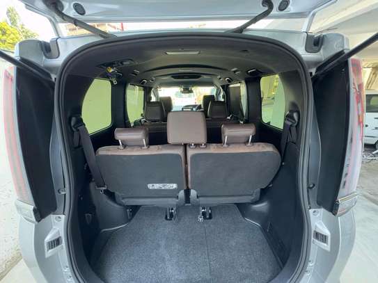 Toyota Esquire Hybrid Silver 2018 image 7