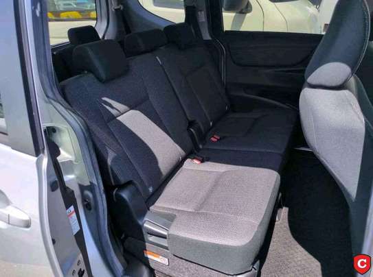 TOYOTA SIENTA HYBRID 2019MODEL 7 SEATER image 2