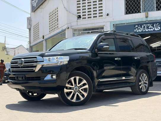 TOYOTA LANDCRUISER V8 ZX 2019MODEL SUNROOF PETROL image 6