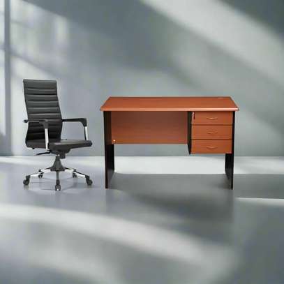 1.4 M Iported Wooden 3 Drawer Economic Desk image 2