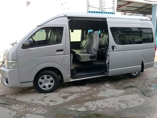 TOYOTA HIACE 9L COMMUTER 2019MODEL MANUAL DIESEL image 9