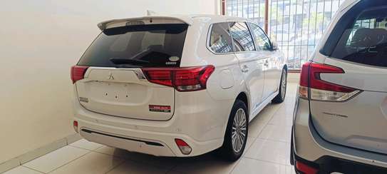 Mitsubishi Outlander SUV White Spacious Reliable image 11